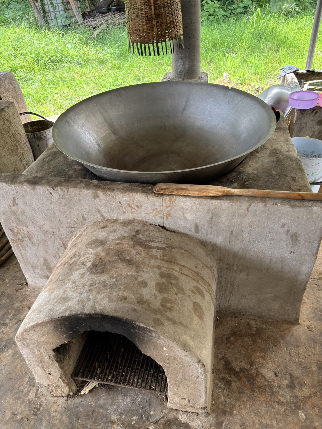 title - มูลนิธิฯให้ทุนสนับสนุนซื้อเครื่องคั้นน้ำอ้อยและขัดเปลือก อ้อย ,กระทะใบบัว 40 “, หม้อสแตนเลส
